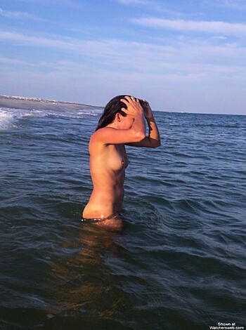 Nudist beach 16 - Photo 12