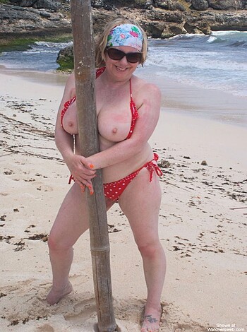 Nudist beach 16 - Photo 70