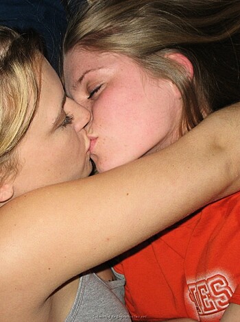 2 girls on 1 boy - Photo 33