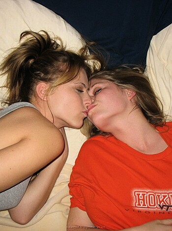 2 girls on 1 boy - Photo 51