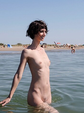 Look at this f***ing picture - A nude b***** on the sands.