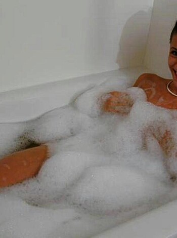 Moreninha no Banho - Photo 1