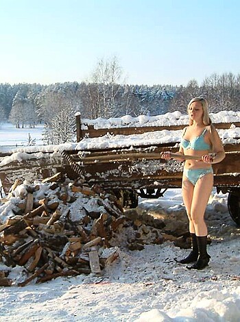Russian Exhibitionist Girl - Photo 35