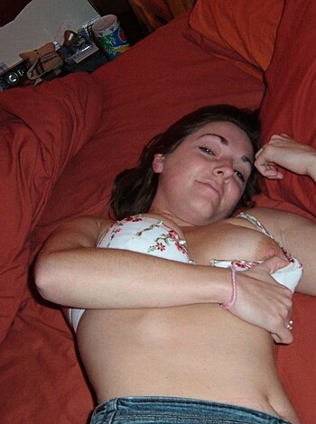 Hairy girlfriend takes some hardcore vacation pics - Photo 28
