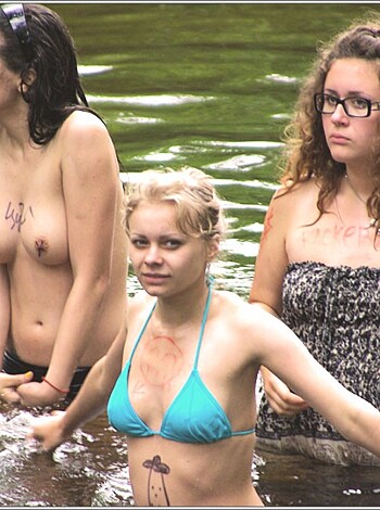 hot young Russians jump in for a swim naked - Photo 1