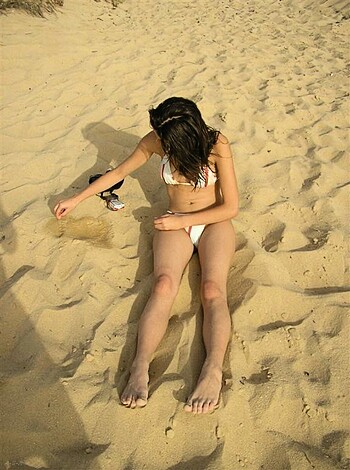 Beach girl loves to strip and suck cock - Photo 10
