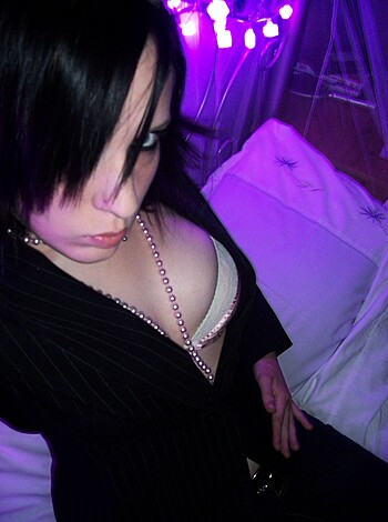 "Look at this fucking pixelated bullshit pic of some chick with her tits hanging out in what looks like a shitty bra."