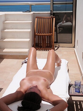 Sexy milf and her vacation photos from beach - Photo 11