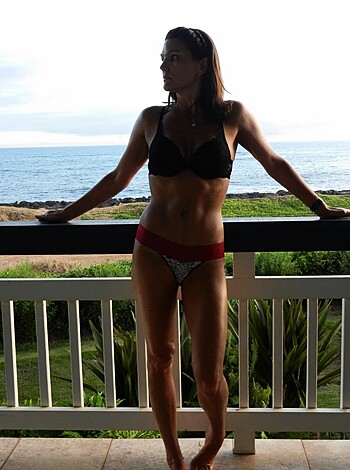 Sexy milf and her vacation photos from beach - Photo 26