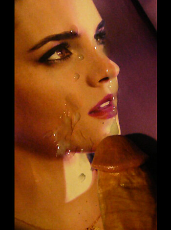 Emma Watson cum pic facial tribute - Photo 2