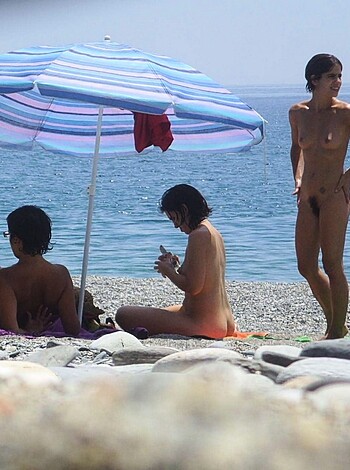 Beach Life - Photo 31