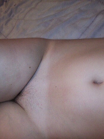 Selfshot Blond in Purple Room - Photo 10