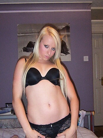 Selfshot Blond in Purple Room - Photo 15