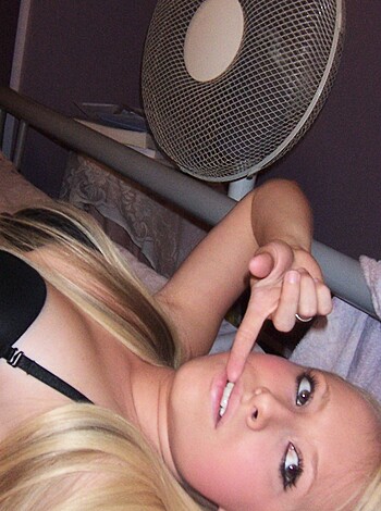 Selfshot Blond in Purple Room - Photo 18