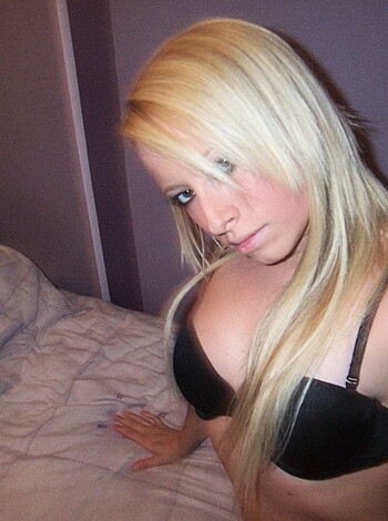 Selfshot Blond in Purple Room - Photo 32