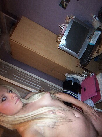 Selfshot Blond in Purple Room - Photo 34