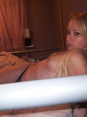 Selfshot Blond in Purple Room - Photo 37