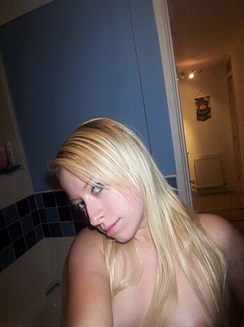 Selfshot Blond in Purple Room - Photo 39