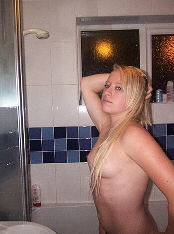 Selfshot Blond in Purple Room - Photo 40