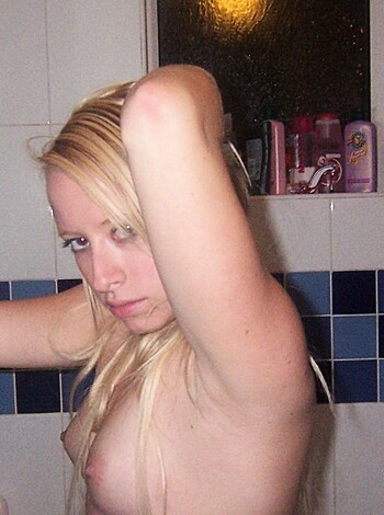 Selfshot Blond in Purple Room - Photo 41