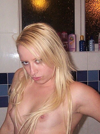Selfshot Blond in Purple Room - Photo 42