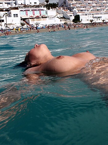 Nude Beach Vacation Chicks - Photo 10