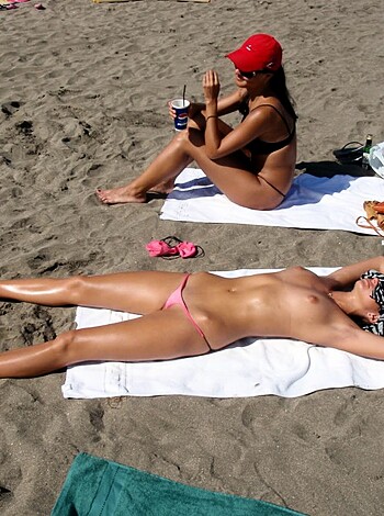 Nude Beach Vacation Chicks - Photo 12