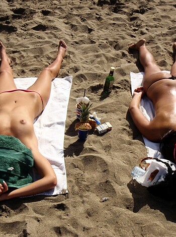 Nude Beach Vacation Chicks - Photo 14