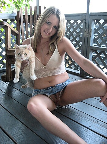 Horny girlfriend outdoor naked - Photo 91