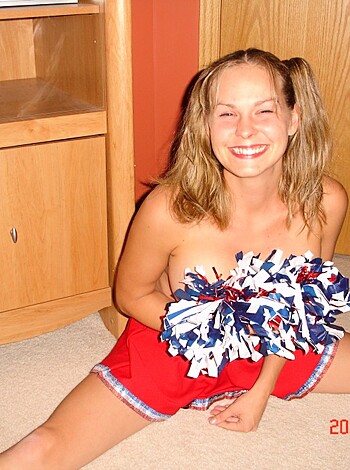 Cheerlander fucking - Photo 7