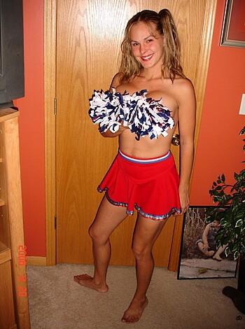 Cheerlander fucking - Photo 23