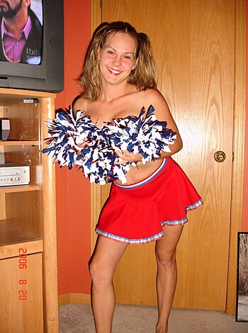 Cheerlander fucking - Photo 36