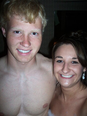 Couple fucking  in bathtube - Photo 9
