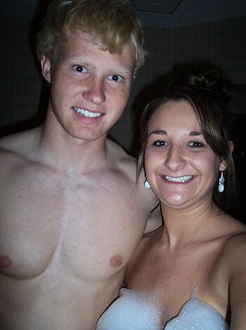 Couple fucking  in bathtube - Photo 10