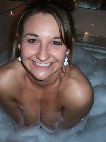 Couple fucking  in bathtube - Photo 29