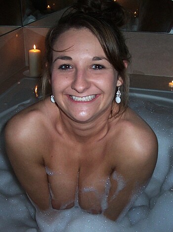 Couple fucking  in bathtube - Photo 30