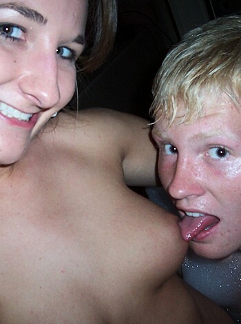 Couple fucking  in bathtube - Photo 32