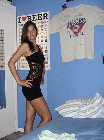 Sexy latina chick undresses  - Photo 3