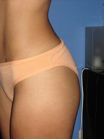 Sexy latina chick undresses  - Photo 4