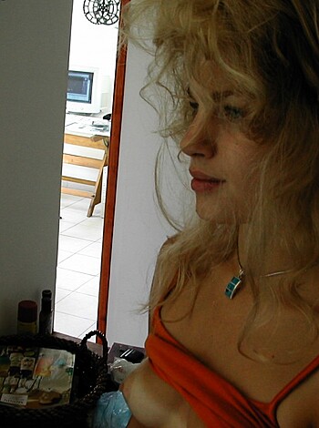 Naked blonde gf - Photo 2