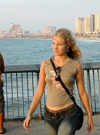 F***ing hell, are you f***ing serious?! It's just a b**** in some goddamn denim shorts and holding a goddamn grocery sack, why the f*** do I even give a shit?