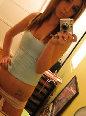 Selfshots - Topless slut - Photo 1