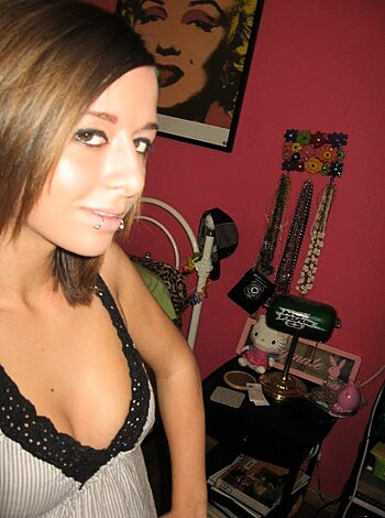 Selfshots - Topless slut - Photo 2