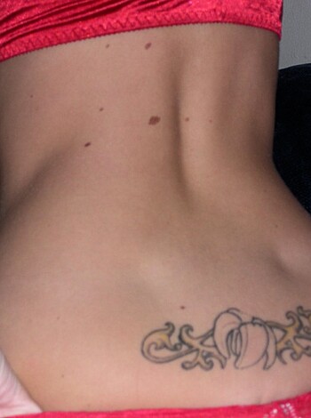 Hot teen shows on bed - Photo 13