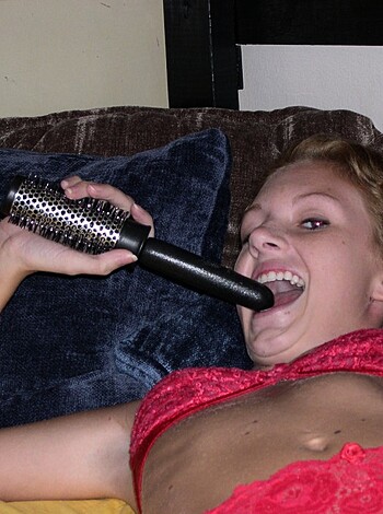 Hot teen shows on bed - Photo 27