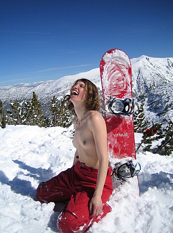 Topless on snowboard - Photo 24