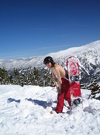 Topless on snowboard - Photo 27