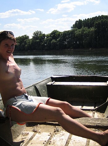 Topless on snowboard - Photo 31