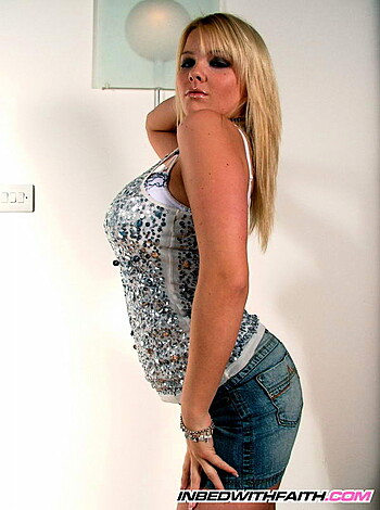 Mini denim skirt - Photo 2