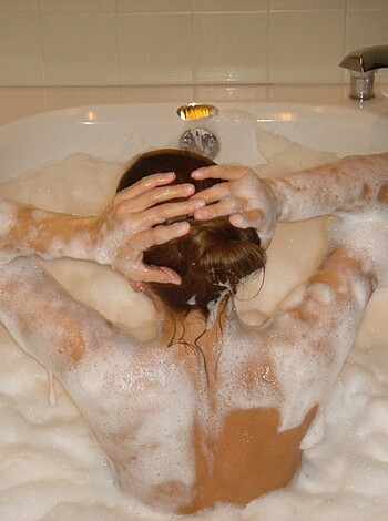 Naked on the bed - Photo 1